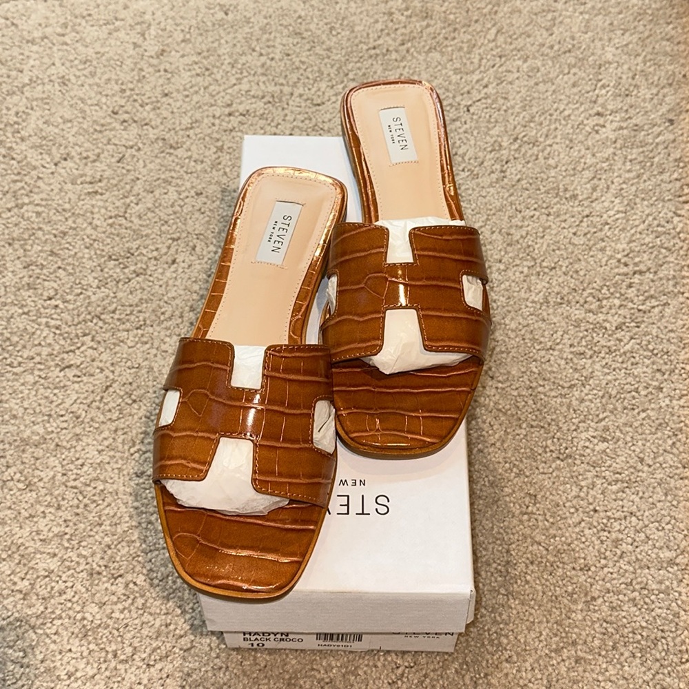 Steve Madden Hadyn Caramel Faux Crocodile slides